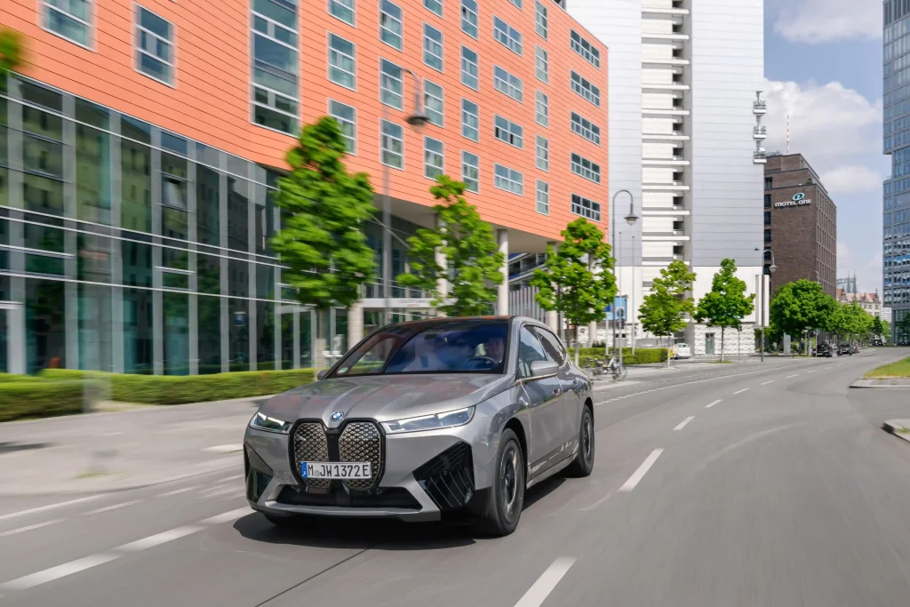 2025-BMW-iX-17