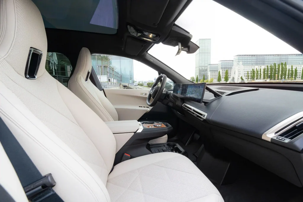 2025-BMW-iX-22