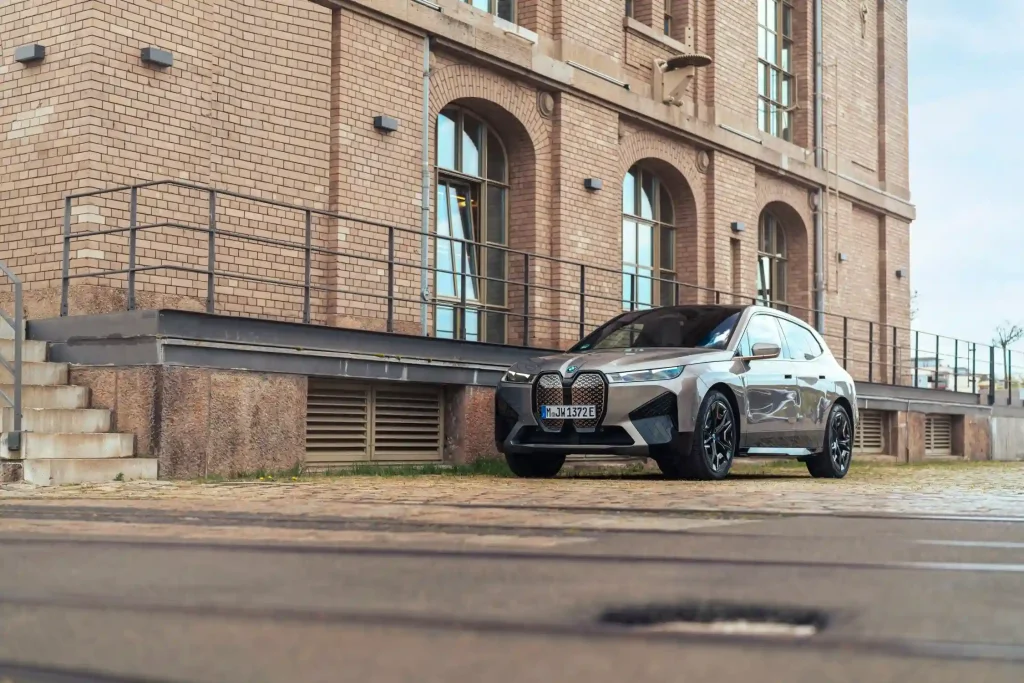 2025-BMW-iX-4