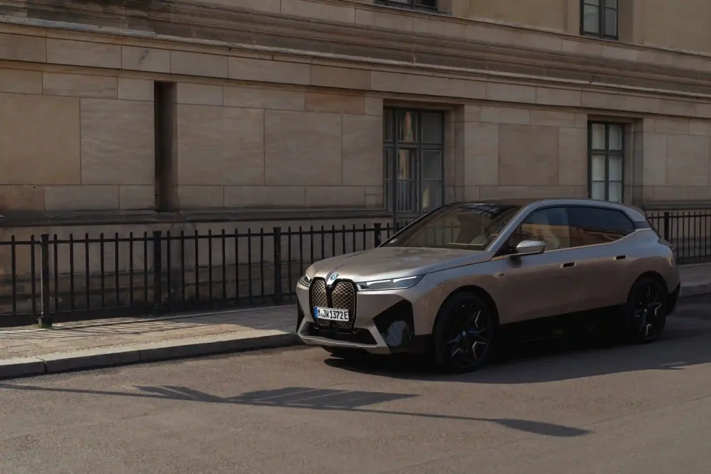 2025-BMW-iX-6