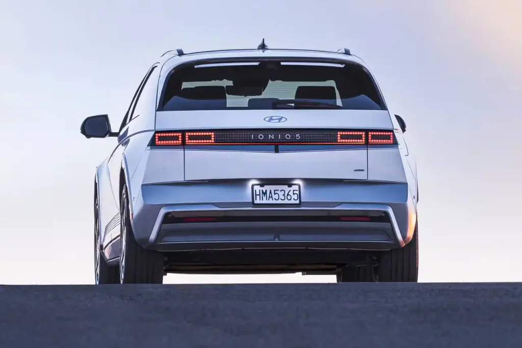 2025-Hyundai-Ioniq-5-14
