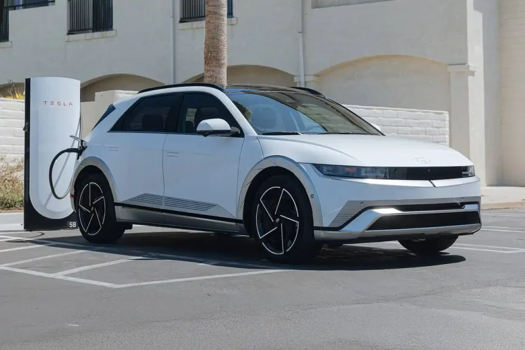 2025-Hyundai-Ioniq-5-6