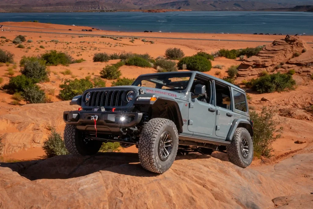 2025-Jeep-Wrangler-13