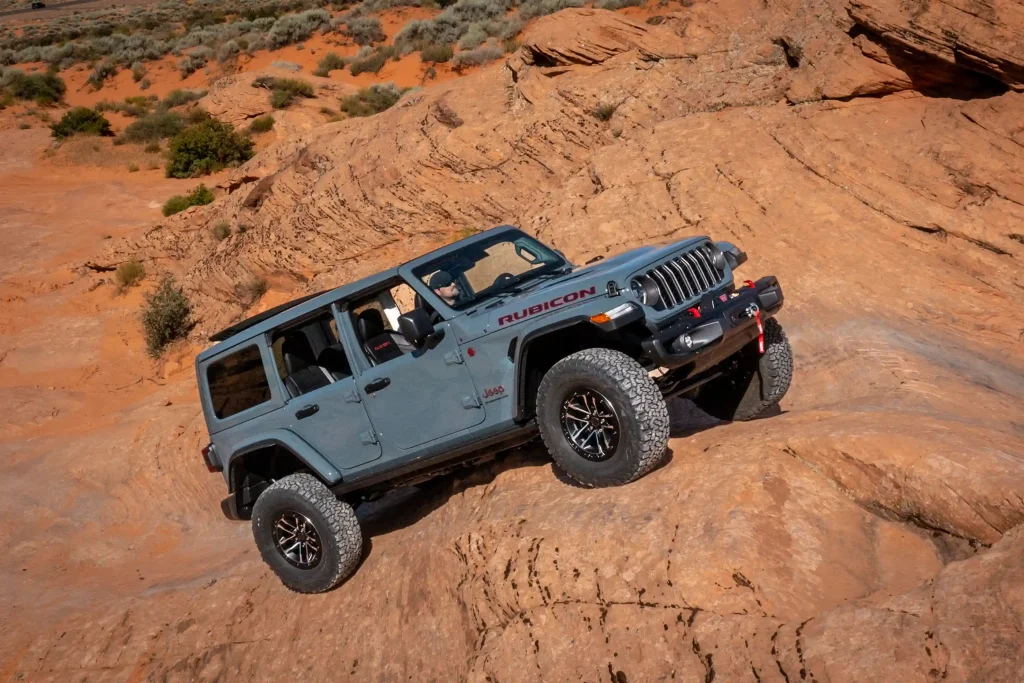 2025-Jeep-Wrangler-15