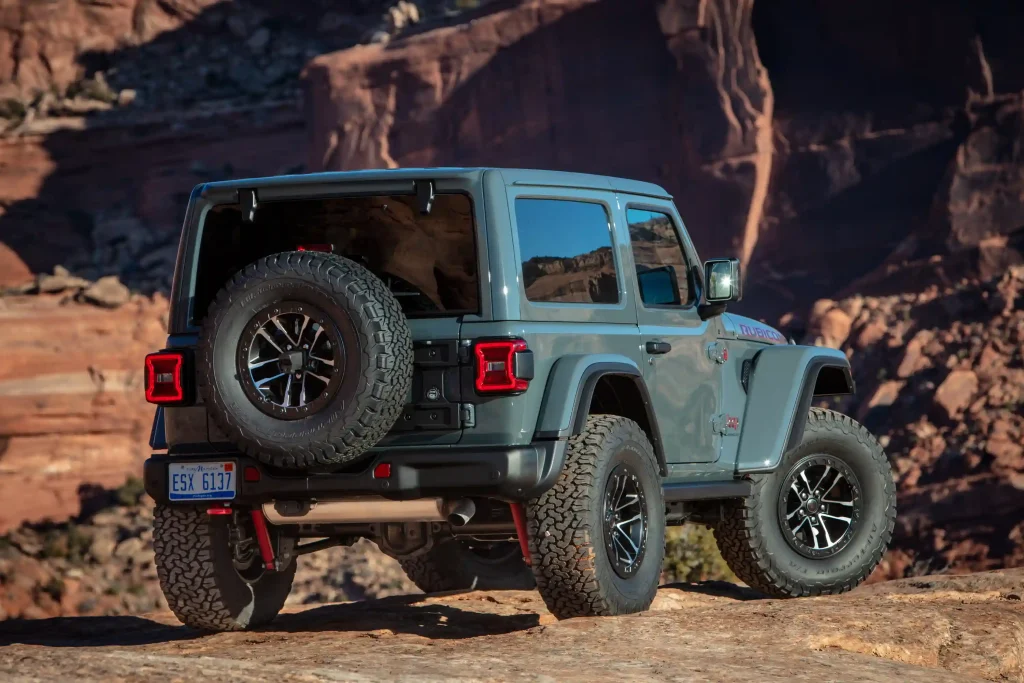 2025-Jeep-Wrangler-18
