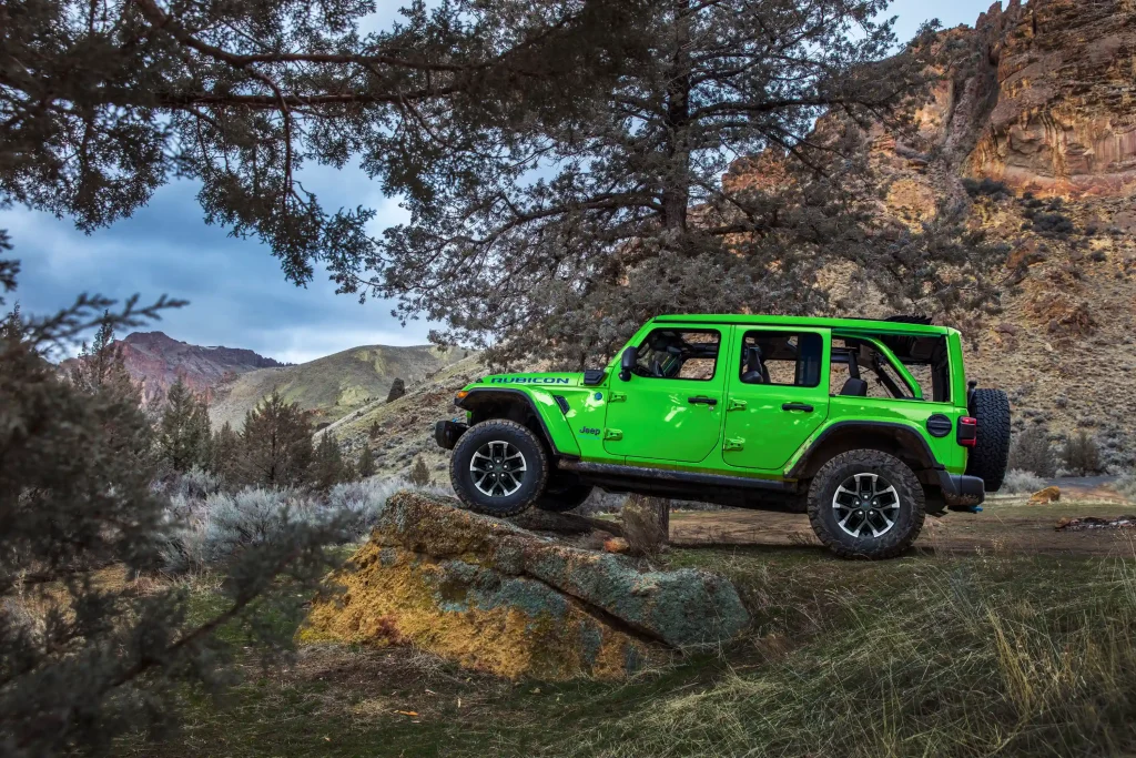 2025-Jeep-Wrangler-24
