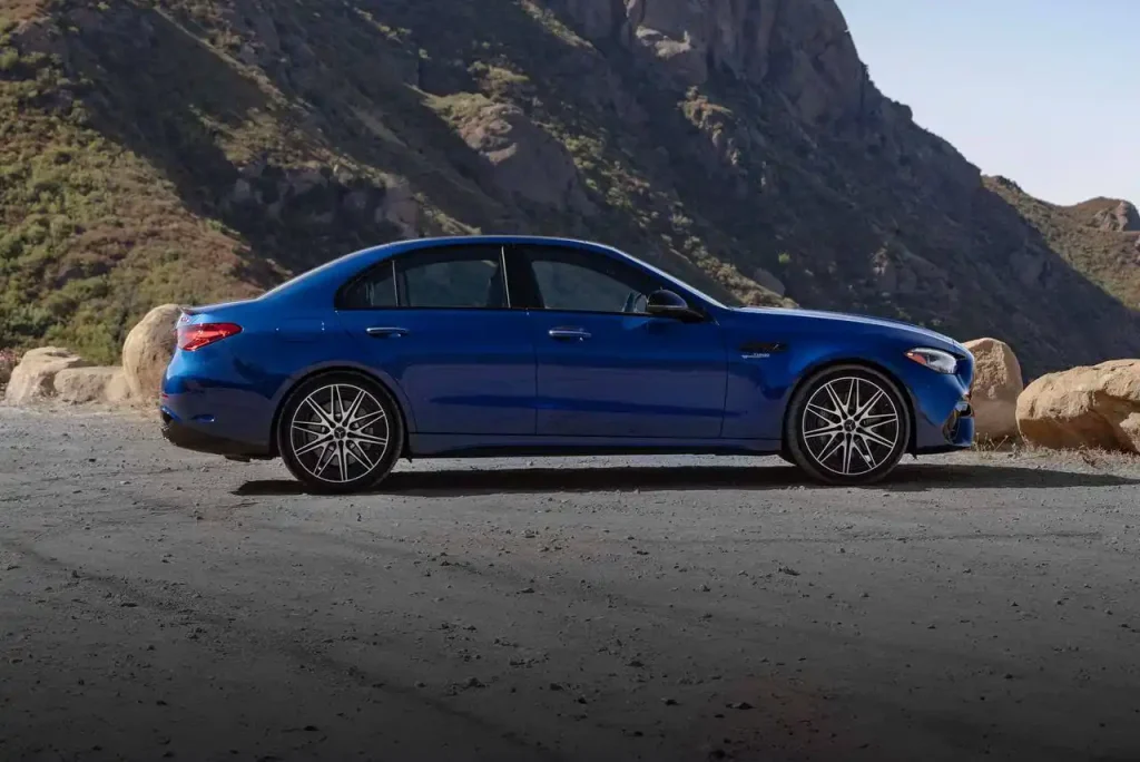 2025-Mercedes-AMG-C63-11