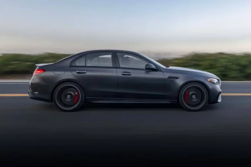 2025-Mercedes-AMG-C63-40