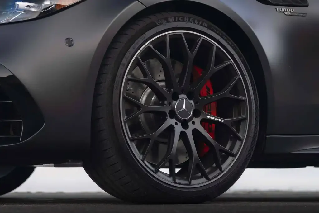 2025-Mercedes-AMG-C63-66