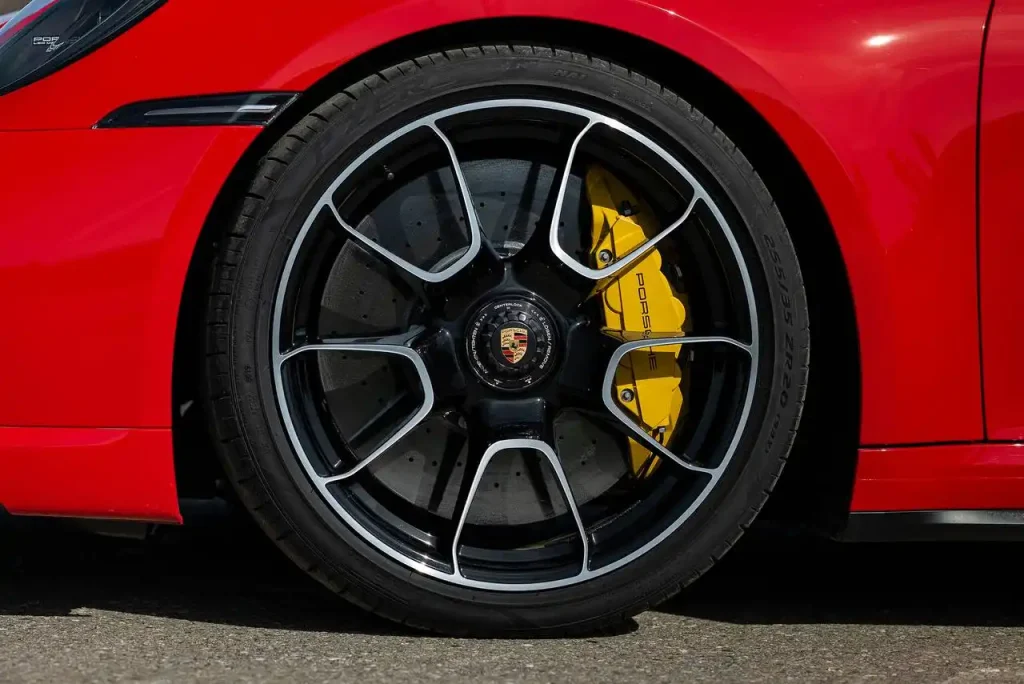 2025-Porsche-911-Turbo-102