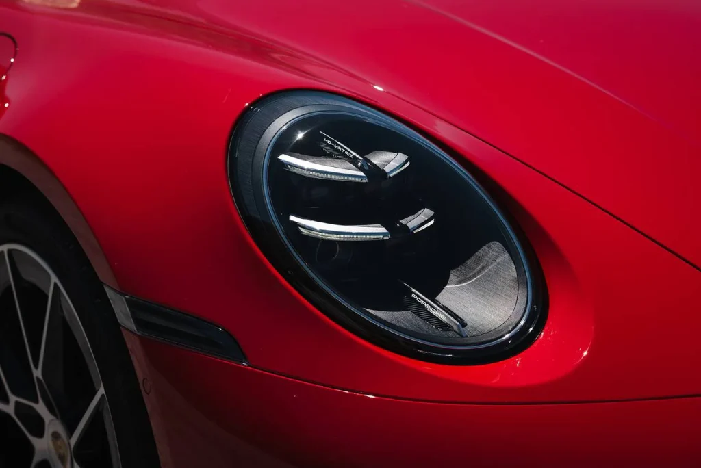 2025-Porsche-911-Turbo-103