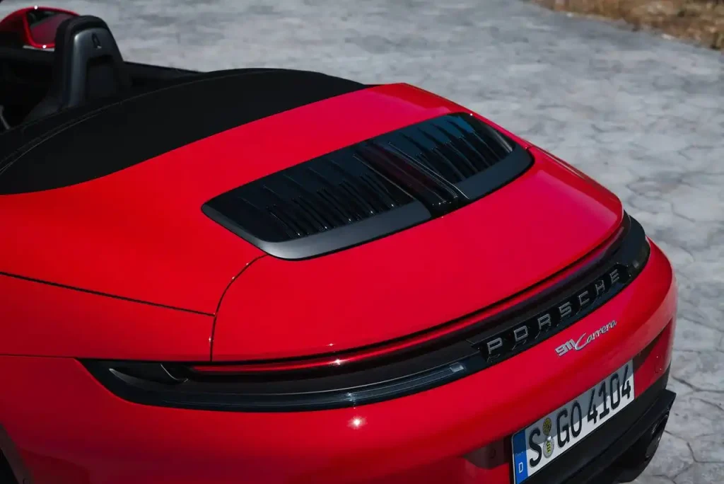 2025-Porsche-911-Turbo-104