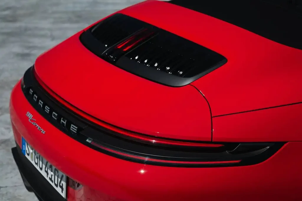 2025-Porsche-911-Turbo-105