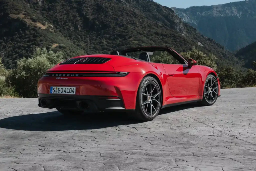 2025-Porsche-911-Turbo-13