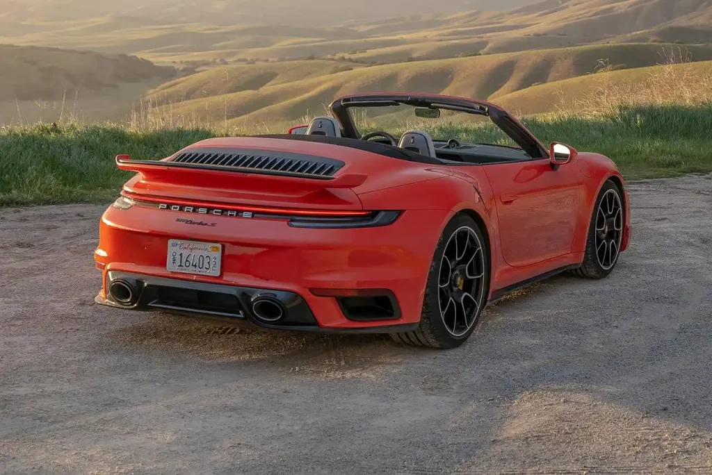 2025-Porsche-911-Turbo-15