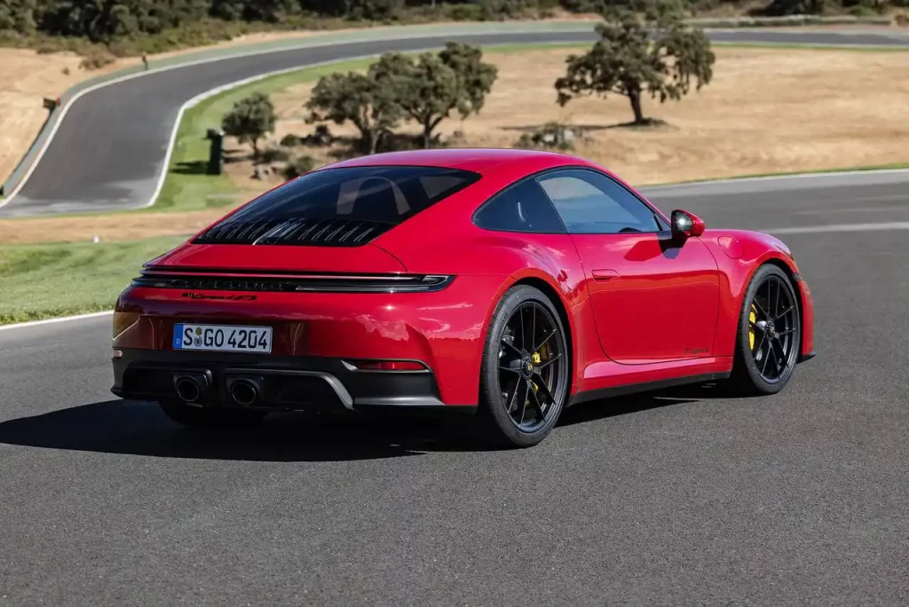 2025-Porsche-911-Turbo-17