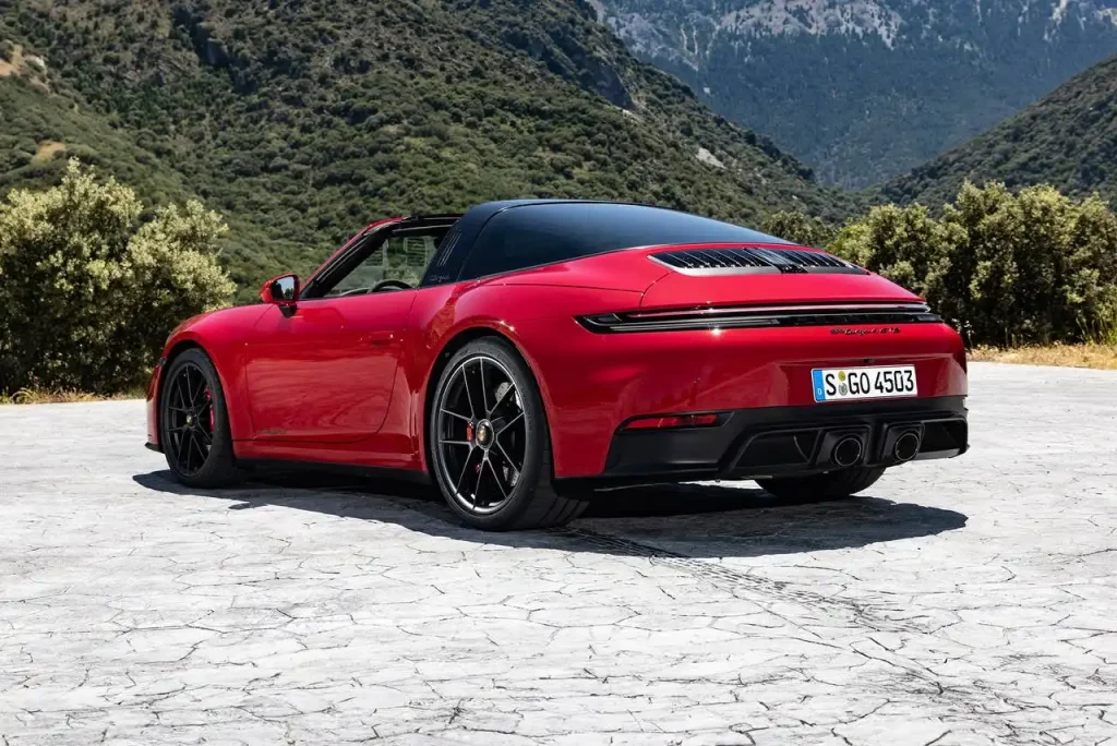 2025-Porsche-911-Turbo-20