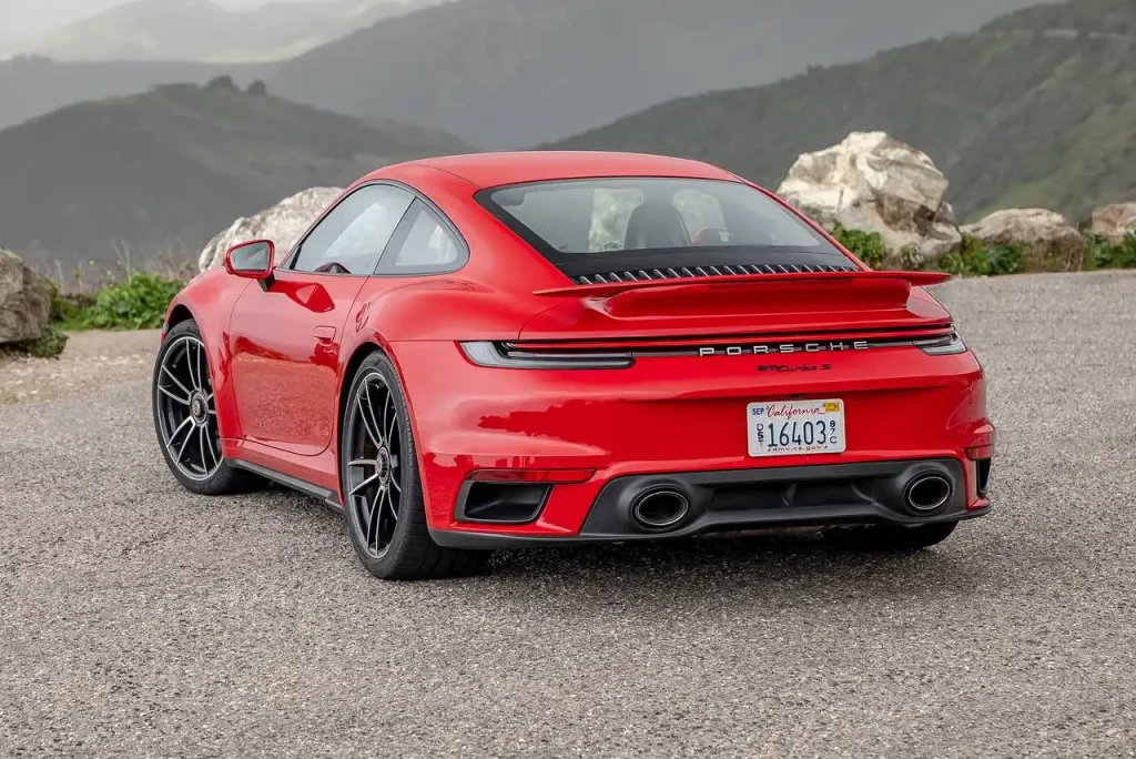 2025-Porsche-911-Turbo-21