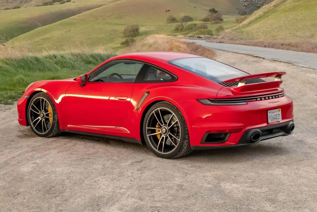 2025-Porsche-911-Turbo-22