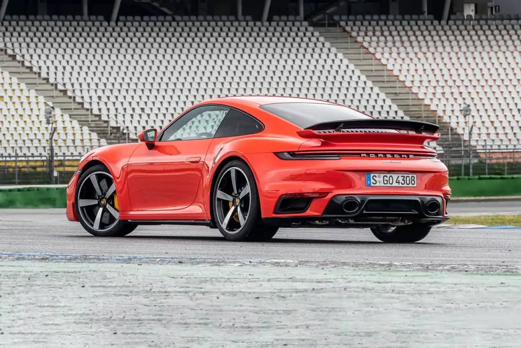 2025-Porsche-911-Turbo-23