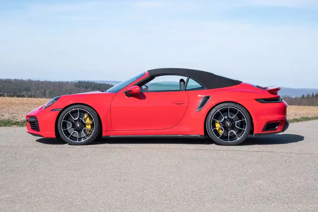 2025-Porsche-911-Turbo-27