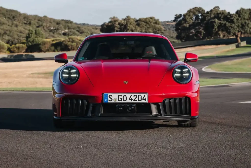 2025-Porsche-911-Turbo-29