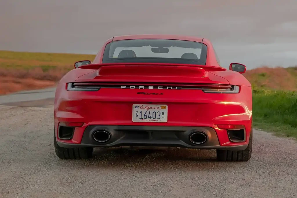 2025-Porsche-911-Turbo-31