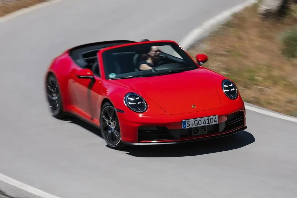 2025-Porsche-911-Turbo-34