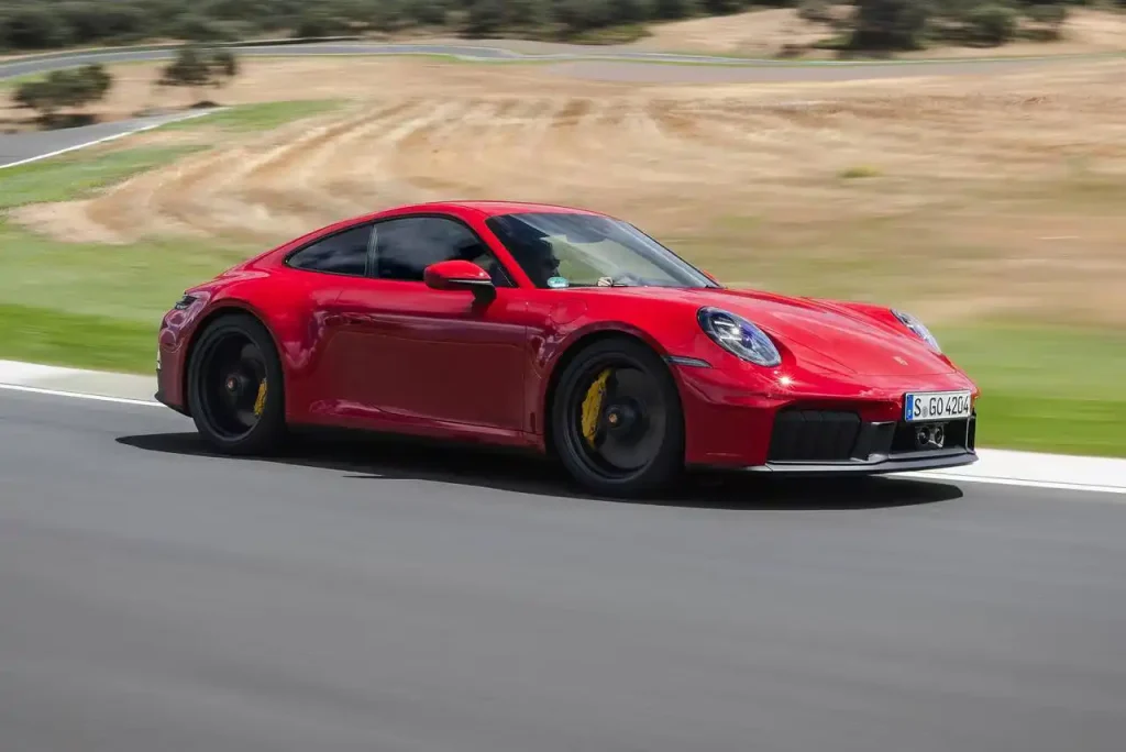 2025-Porsche-911-Turbo-37