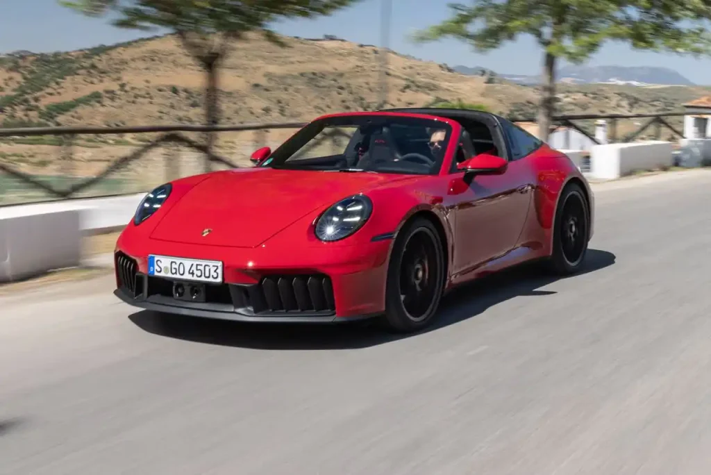2025-Porsche-911-Turbo-39