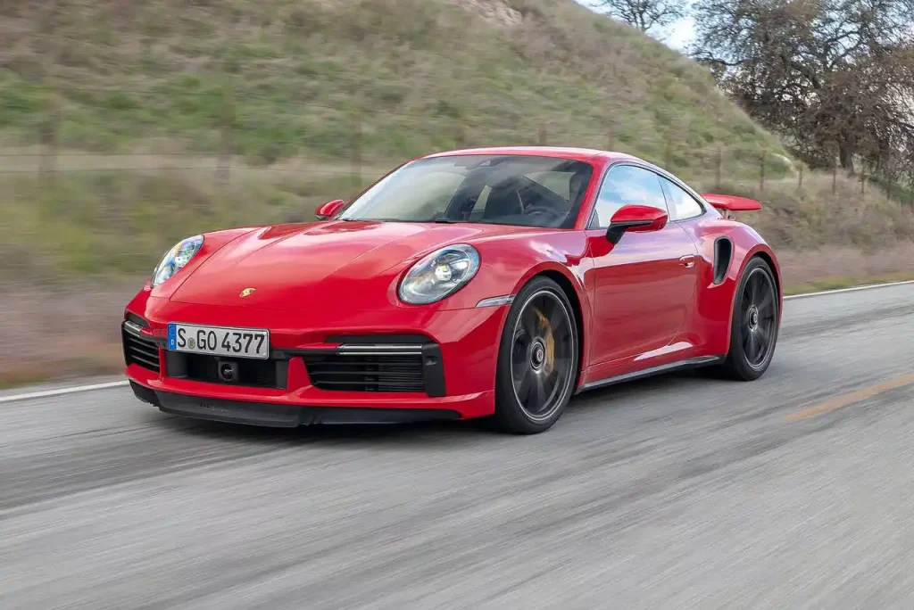 2025-Porsche-911-Turbo-40