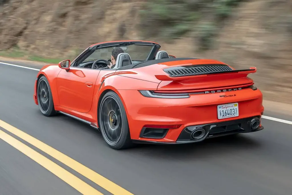 2025-Porsche-911-Turbo-42