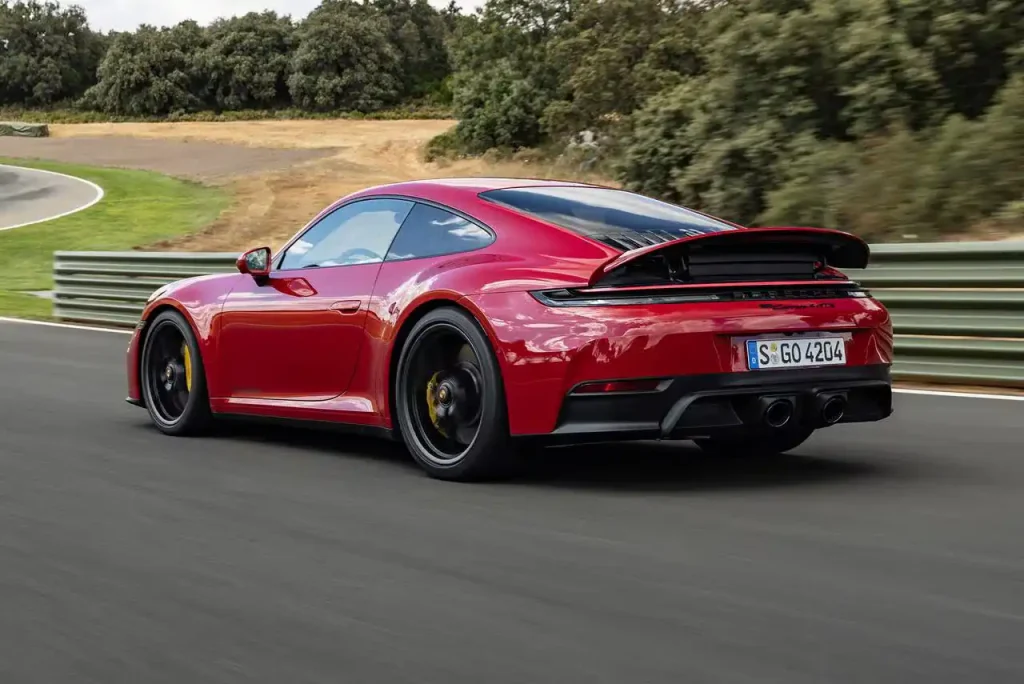 2025-Porsche-911-Turbo-43