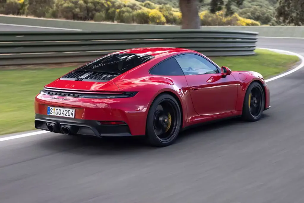 2025-Porsche-911-Turbo-44