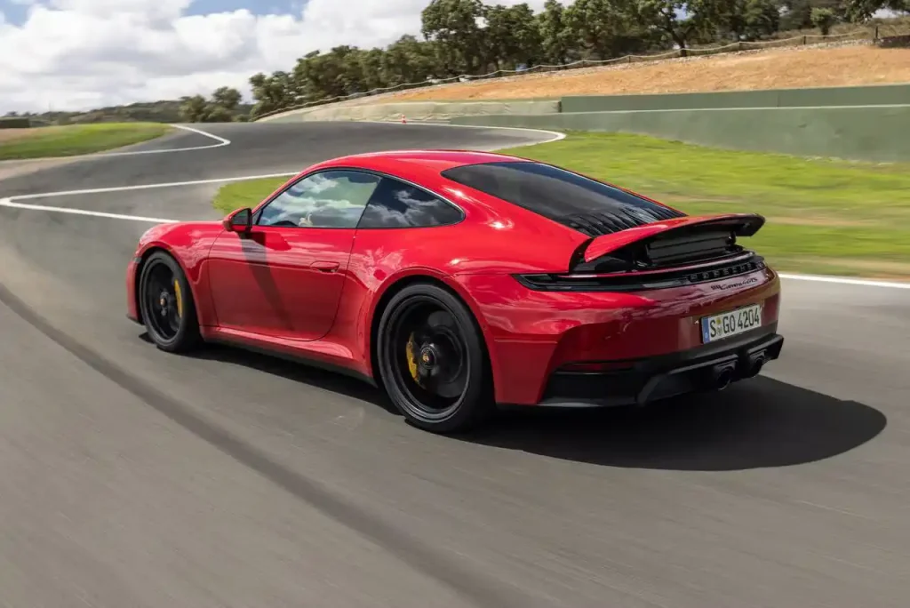 2025-Porsche-911-Turbo-45
