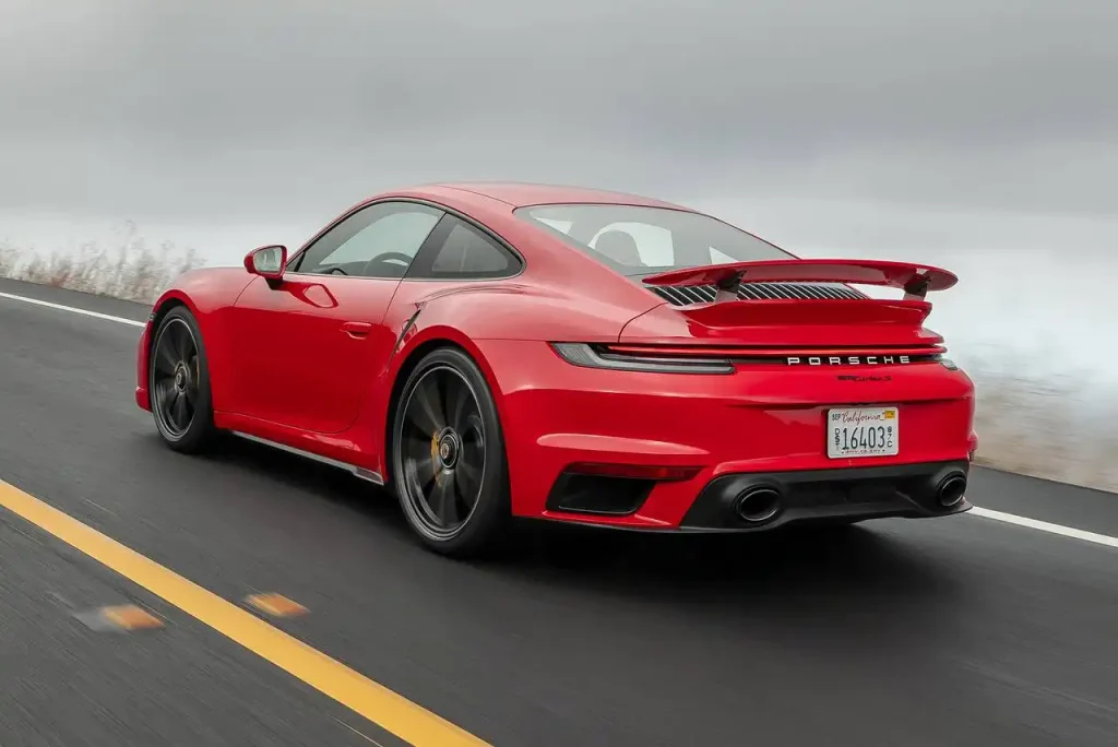 2025-Porsche-911-Turbo-46