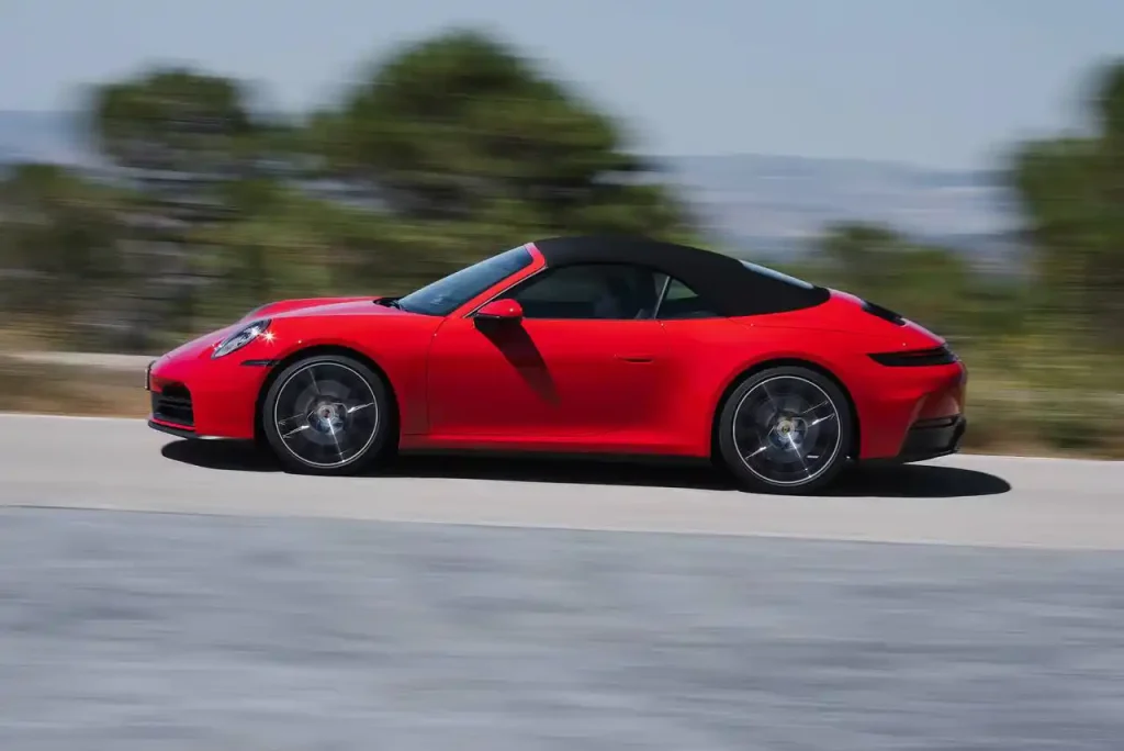 2025-Porsche-911-Turbo-47