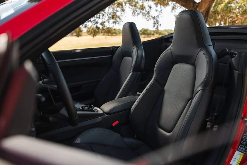 2025-Porsche-911-Turbo-49