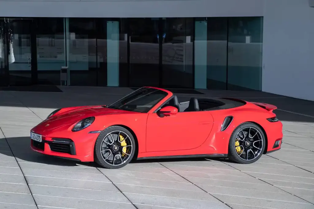 2025-Porsche-911-Turbo-5