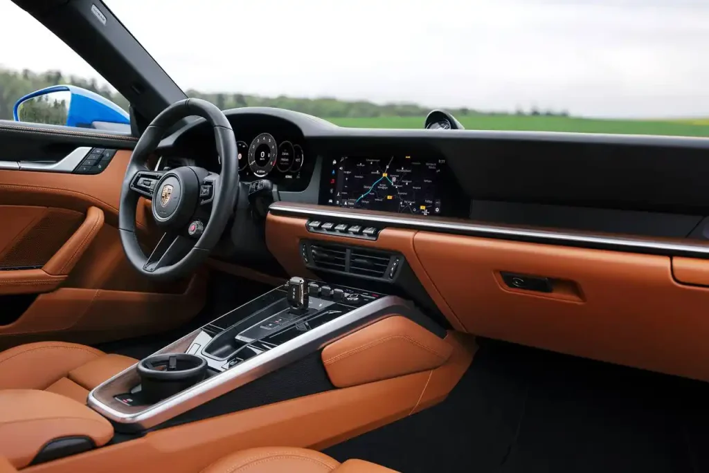 2025-Porsche-911-Turbo-70