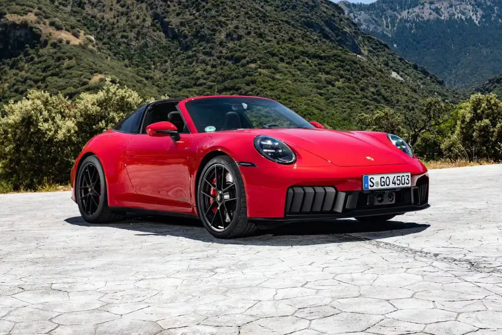 2025-Porsche-911-Turbo-8