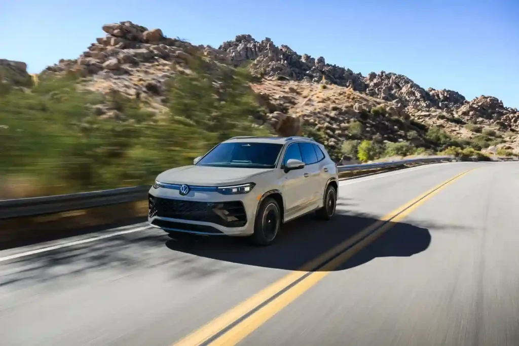 2025-Volkswagen-Tiguan-36