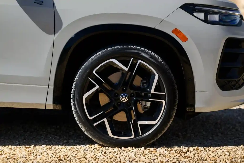2025-Volkswagen-Tiguan-73