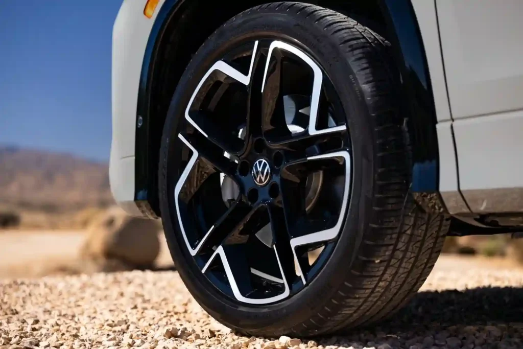 2025-Volkswagen-Tiguan-74