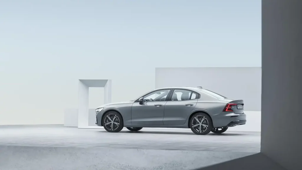 2025-Volvo-S60-10