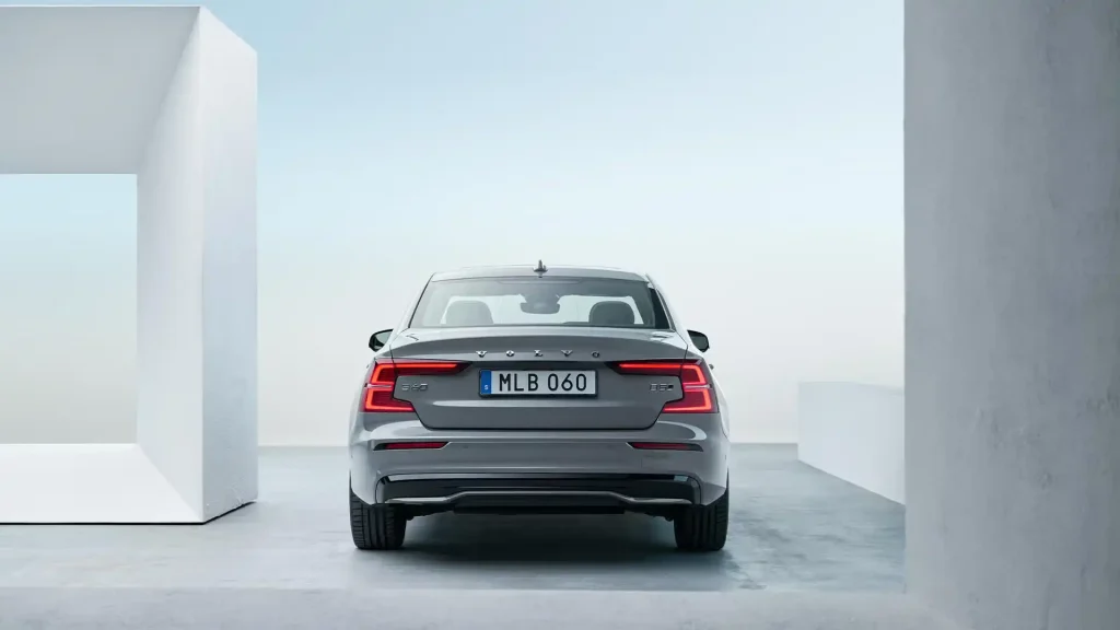 2025-Volvo-S60-11