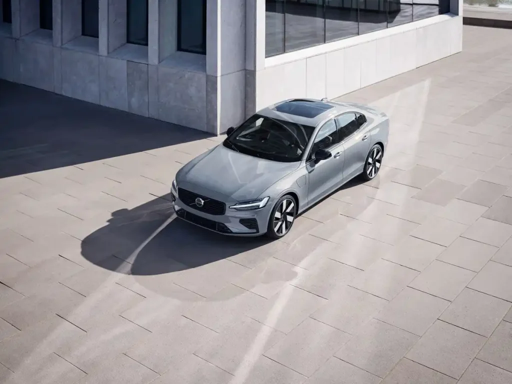 2025-Volvo-S60-2
