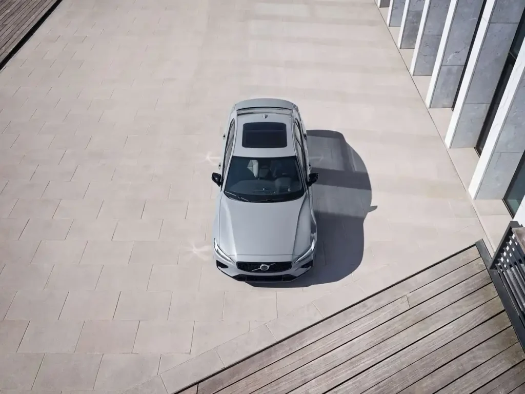 2025-Volvo-S60-3