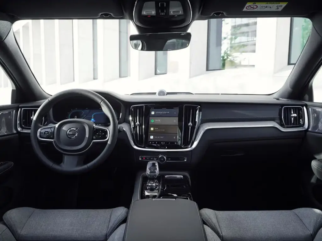2025-Volvo-S60-32