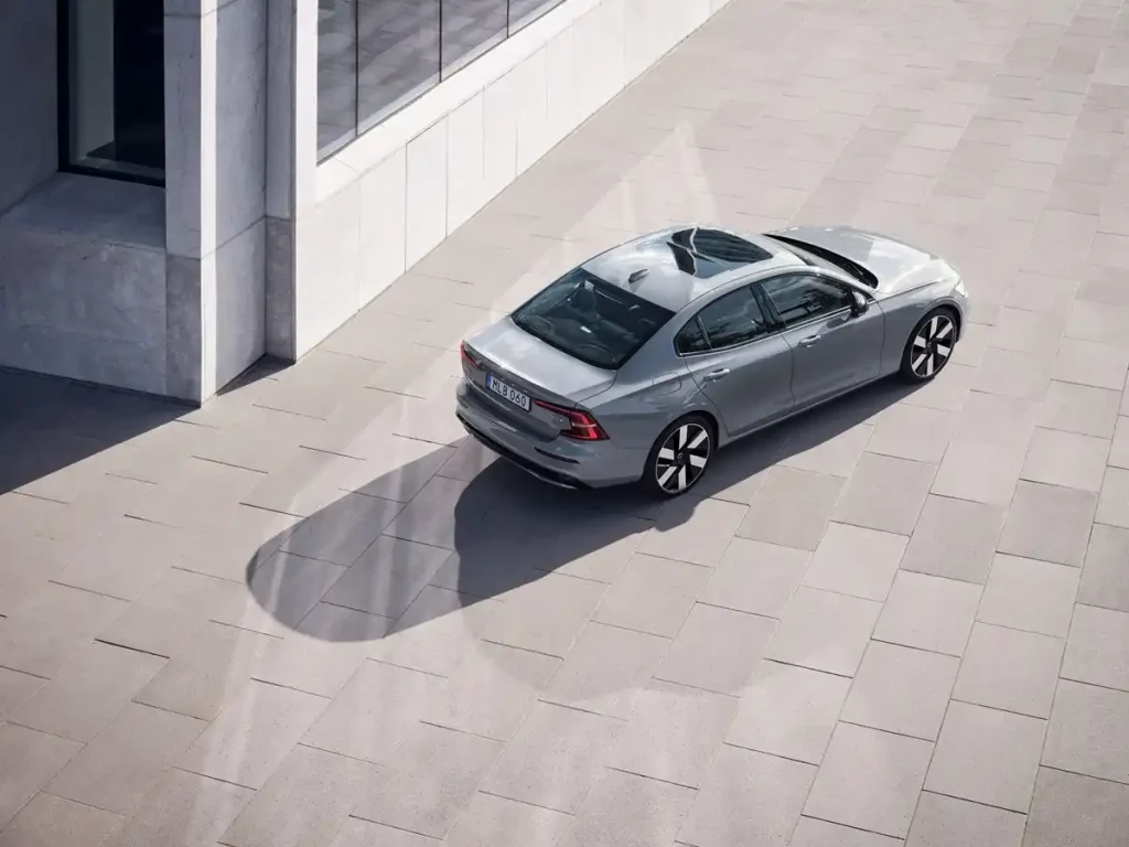 2025-Volvo-S60-4